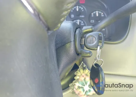 2000 Chevrolet Silverado 1500 Ls z USA, uszkodzony, nr VIN 2GCEC19T3Y1312815